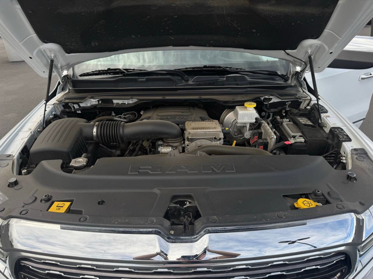 Used 2022 RAM 1500 Limited w/ Body-Colour Bumper Group image 32