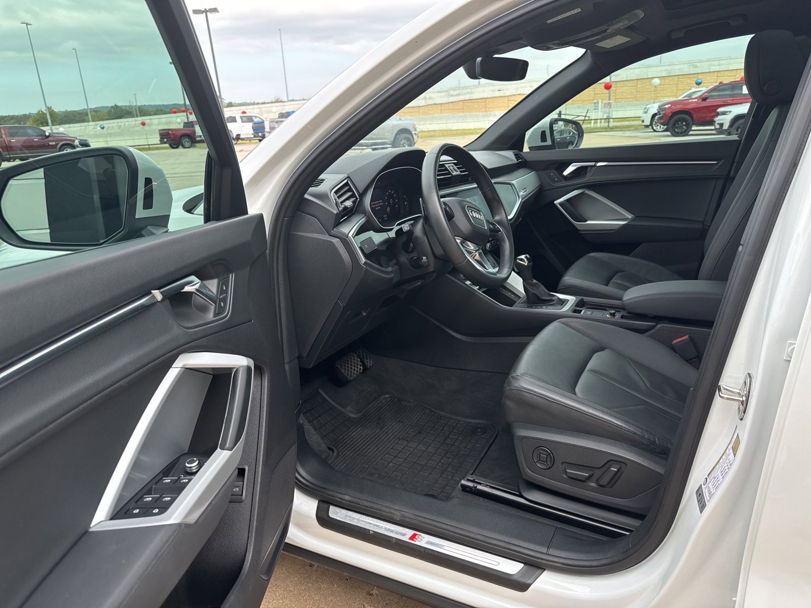 Used 2021 Audi Q3 2.0T Premium w/ Convenience Package image 8