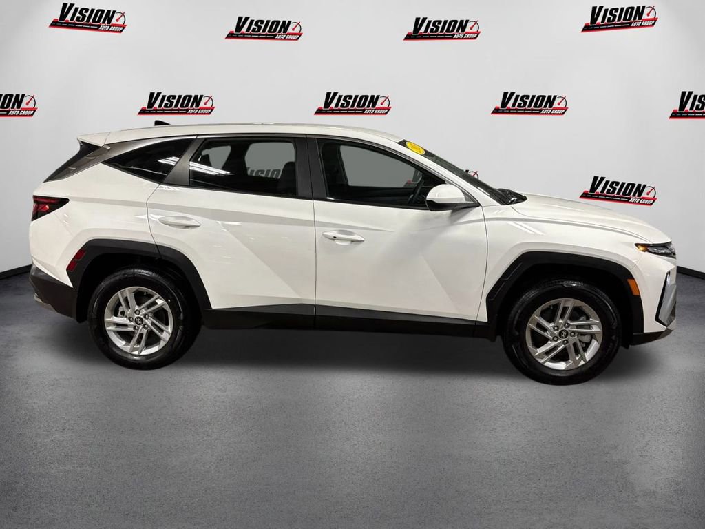 Certified 2025 Hyundai Tucson SE image 4