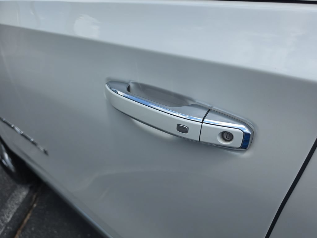 Certified 2023 GMC Yukon XL Denali AWD/4WD image 18