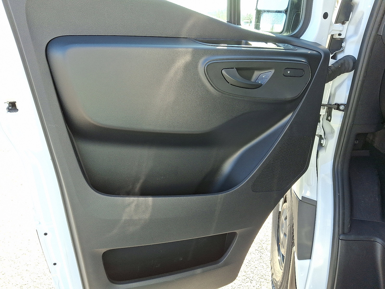 Used 2025 Mercedes-Benz Sprinter 2500 image 13