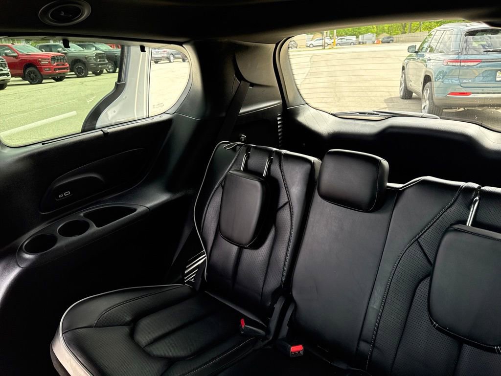 Used 2023 Chrysler Pacifica Limited w/ S Appearance Package FWD image 37