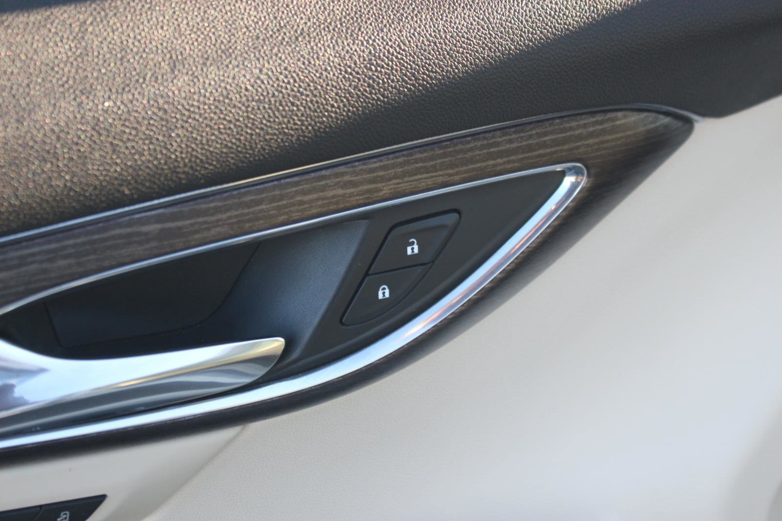 Used 2022 Buick Envision Avenir w/ Safety Package image 13