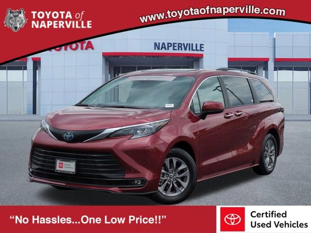 Certified 2025 Toyota Sienna XLE AWD/4WD image 1