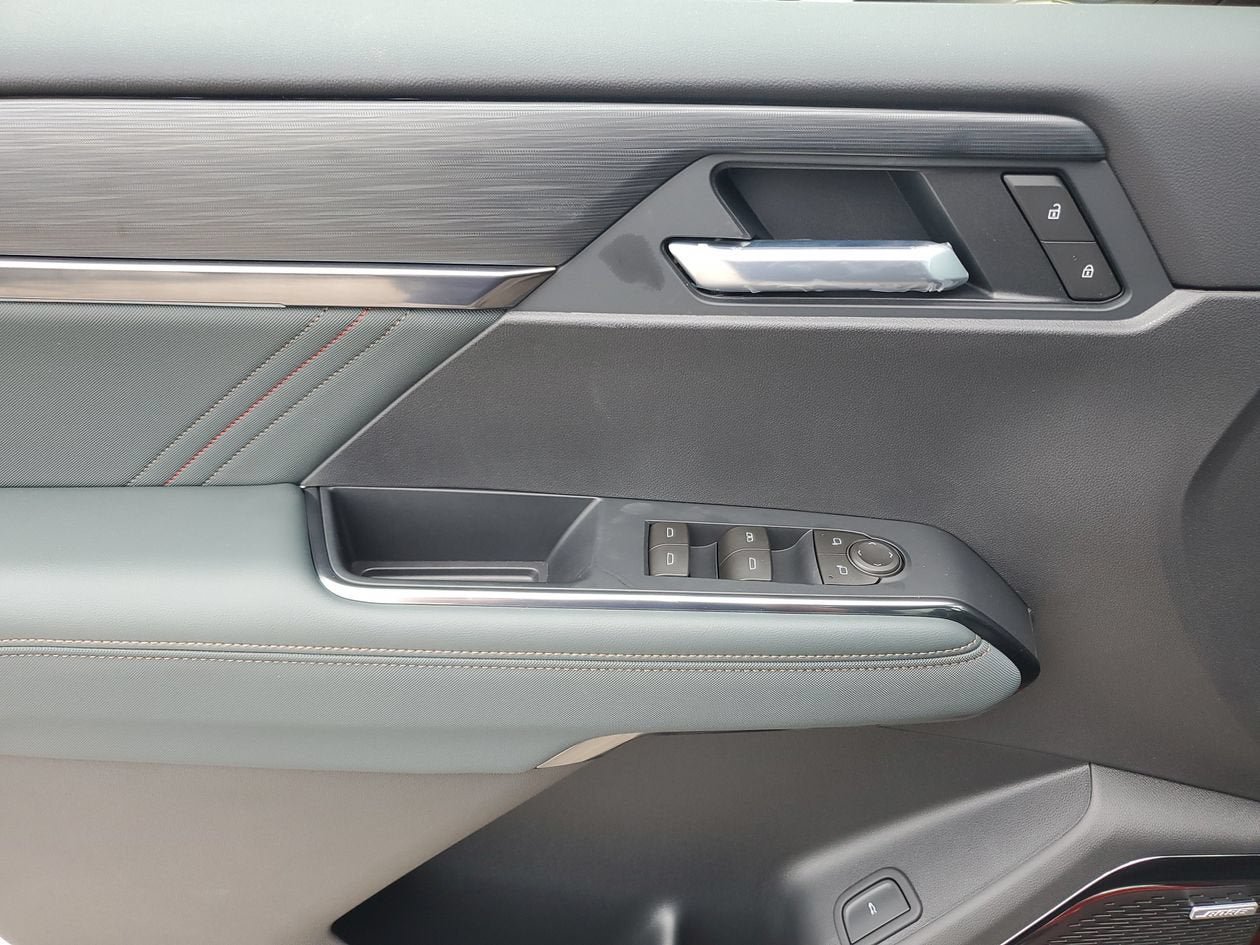 New 2026 GMC Acadia AT4 w/ Luxury Package AWD/4WD image 17