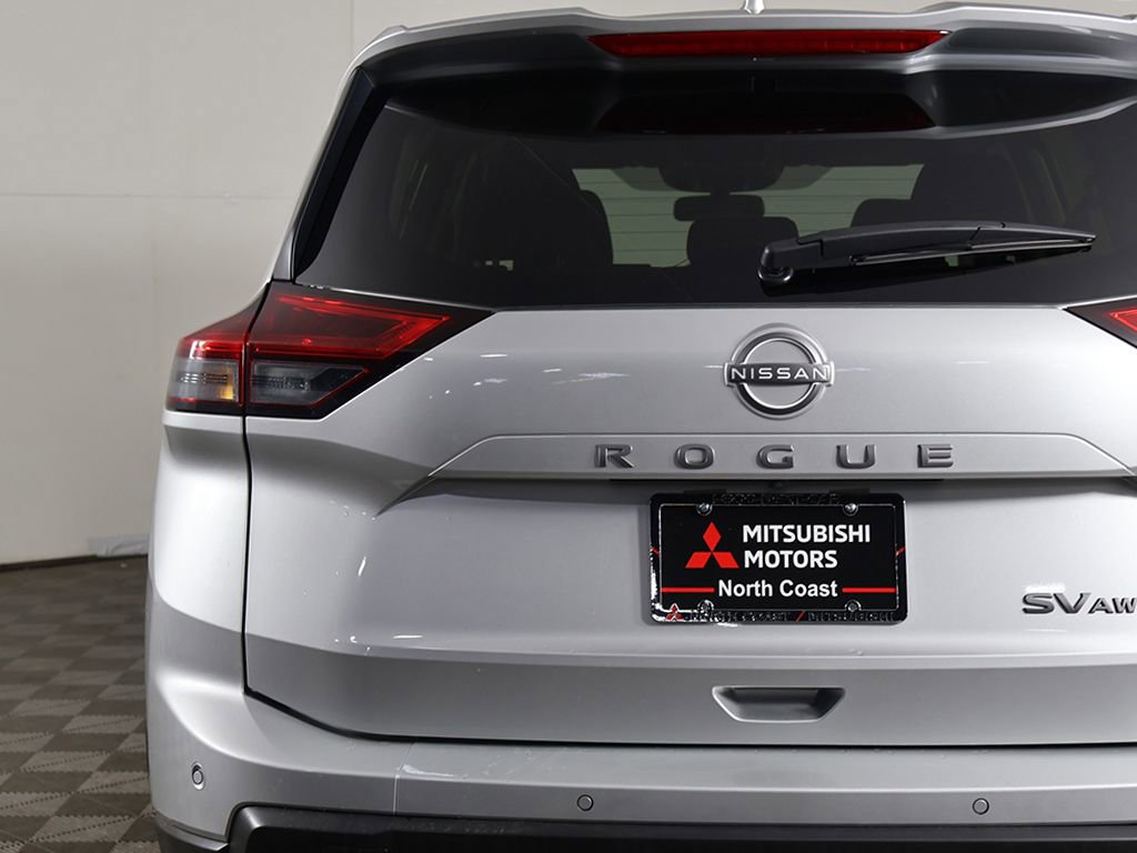 Used 2024 Nissan Rogue SV image 13