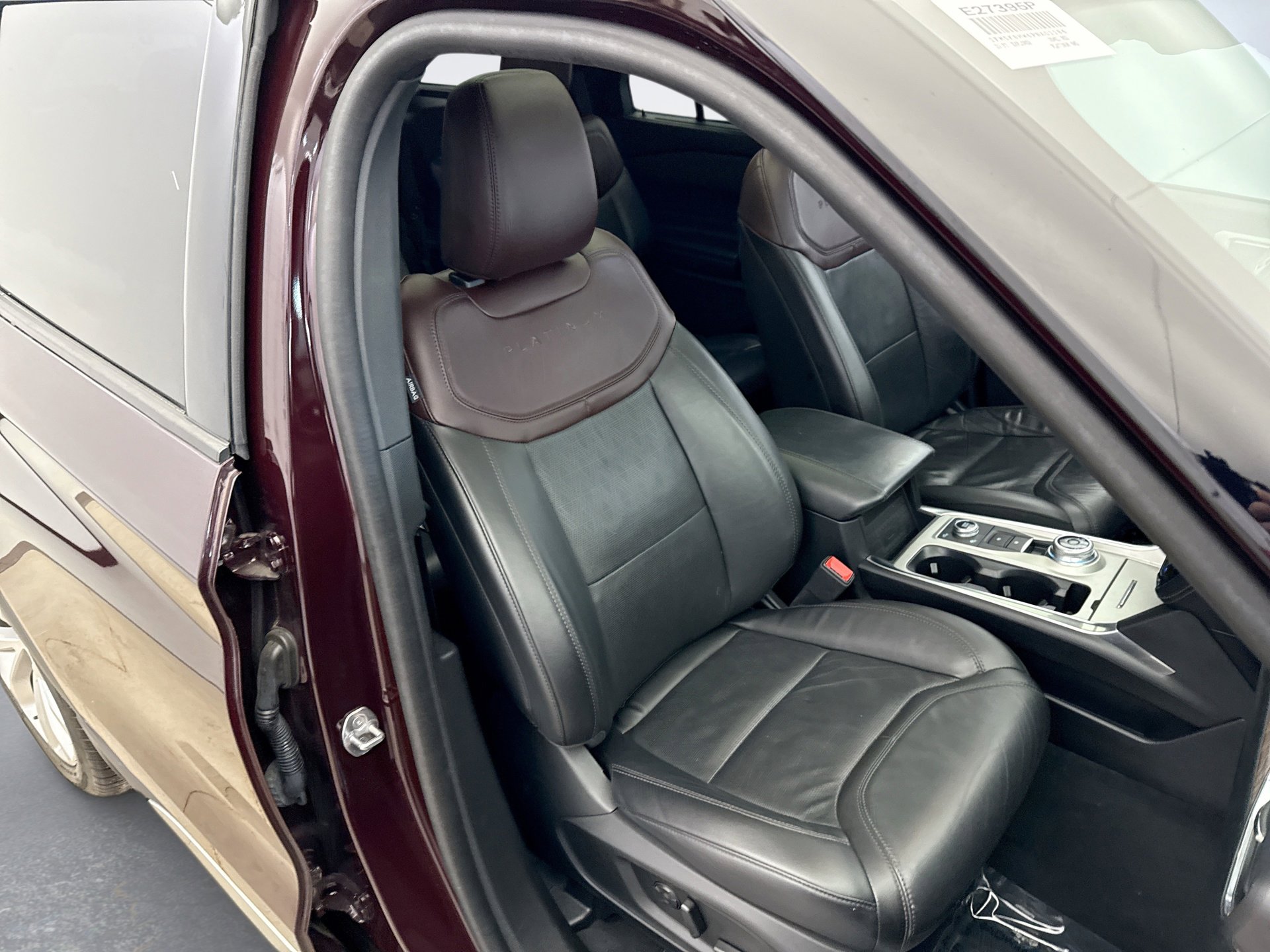 Used 2023 Ford Explorer Platinum w/ Premium Technology Package image 16