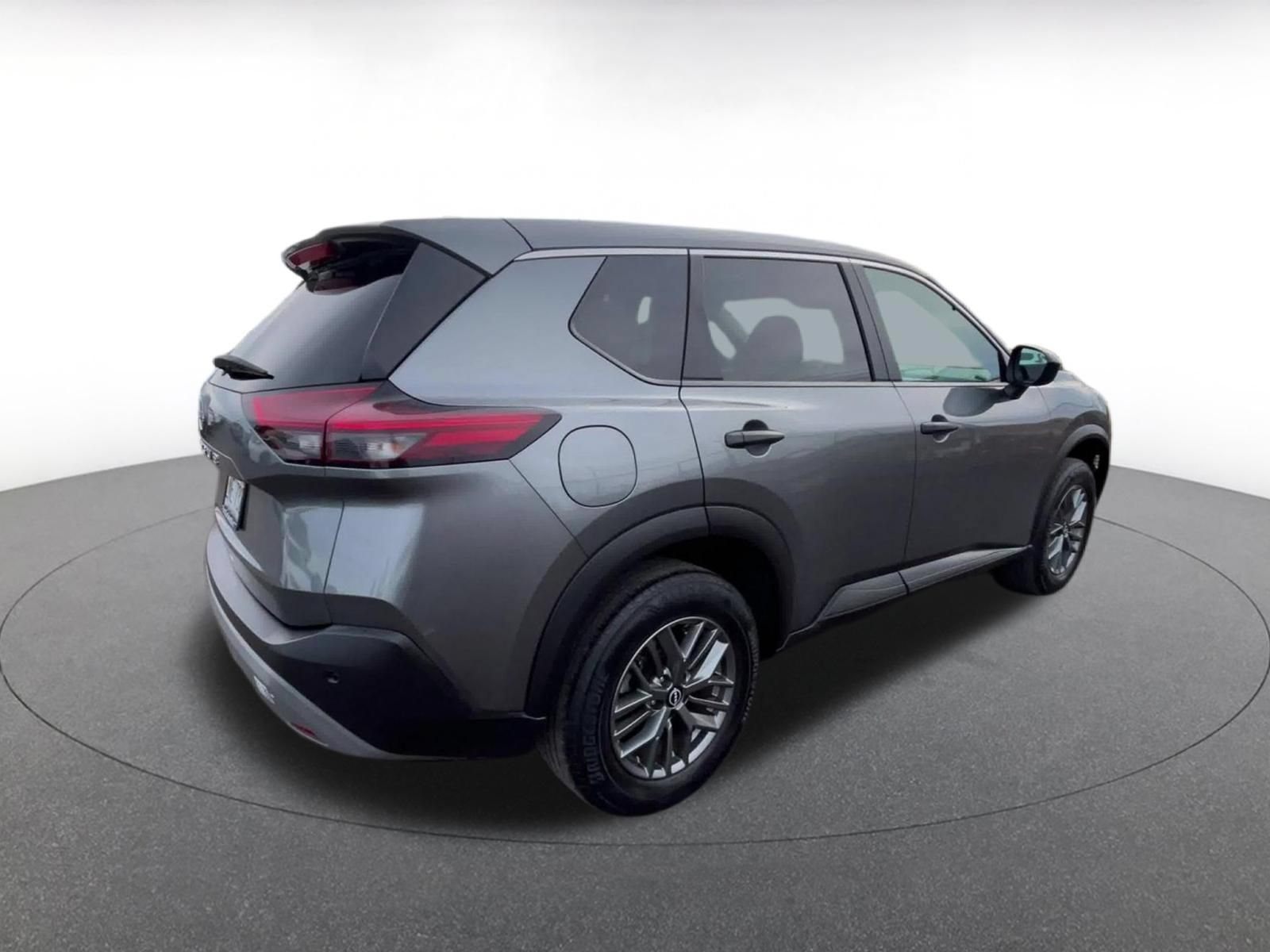 Used 2023 Nissan Rogue S FWD image 11