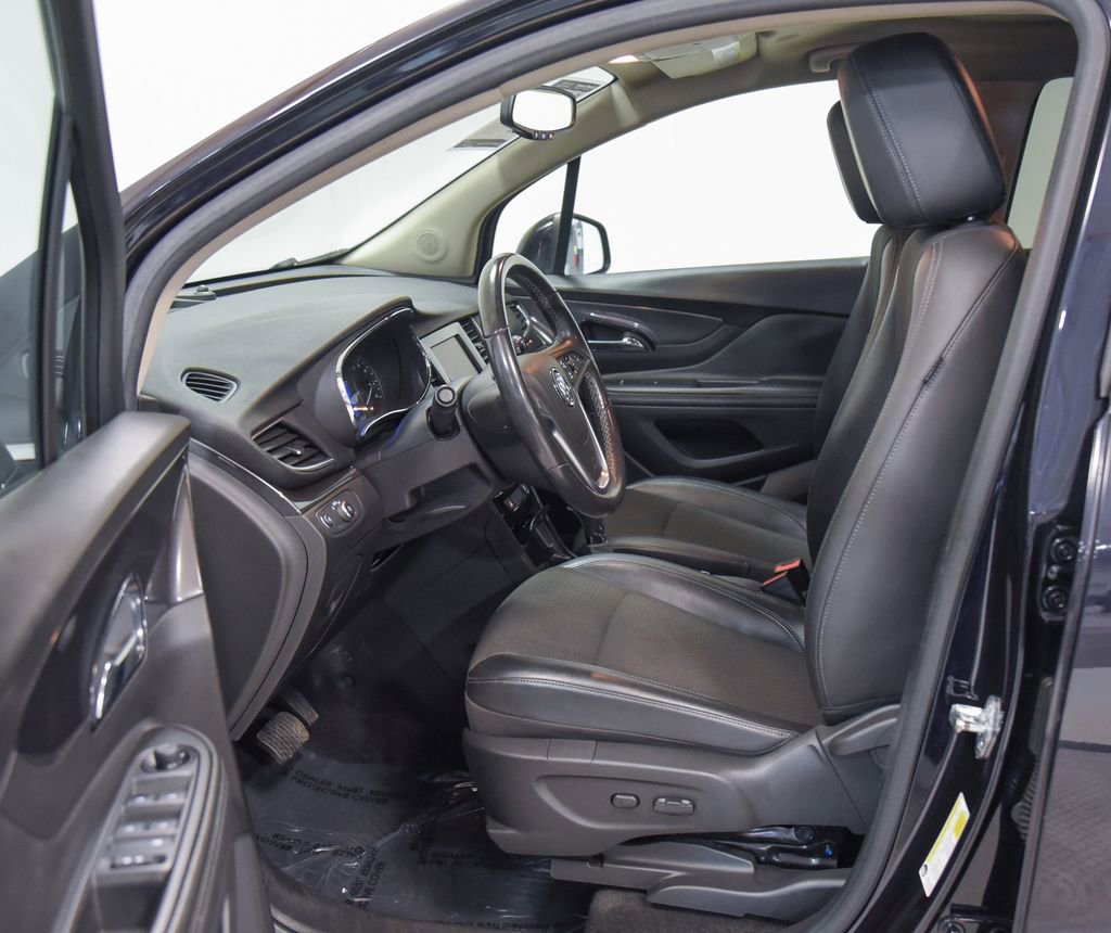 Used 2022 Buick Encore Preferred AWD/4WD image 2