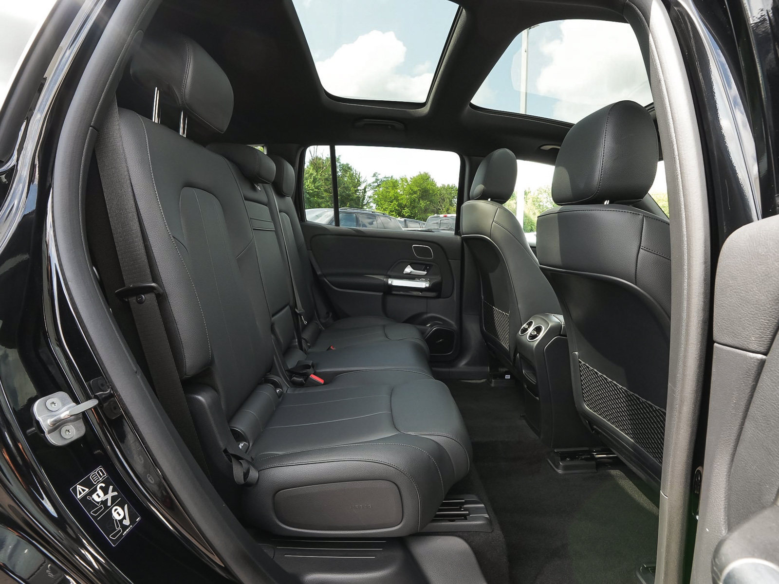 Used 2023 Mercedes-Benz EQB 300 4MATIC w/ Pinnacle Package image 46