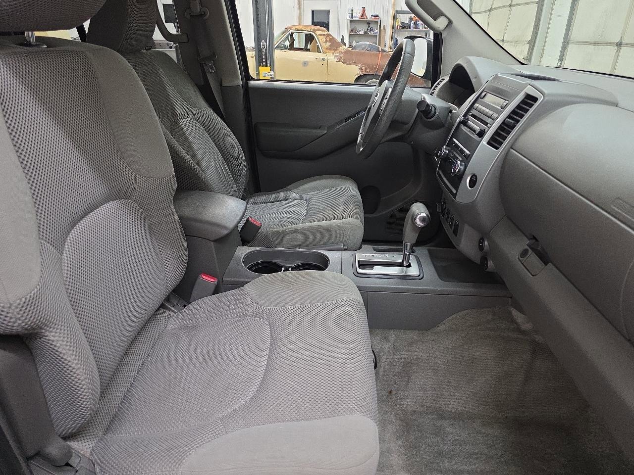 Used 2012 Nissan Frontier SV w/ SV Premium Utility Pkg AWD/4WD image 37