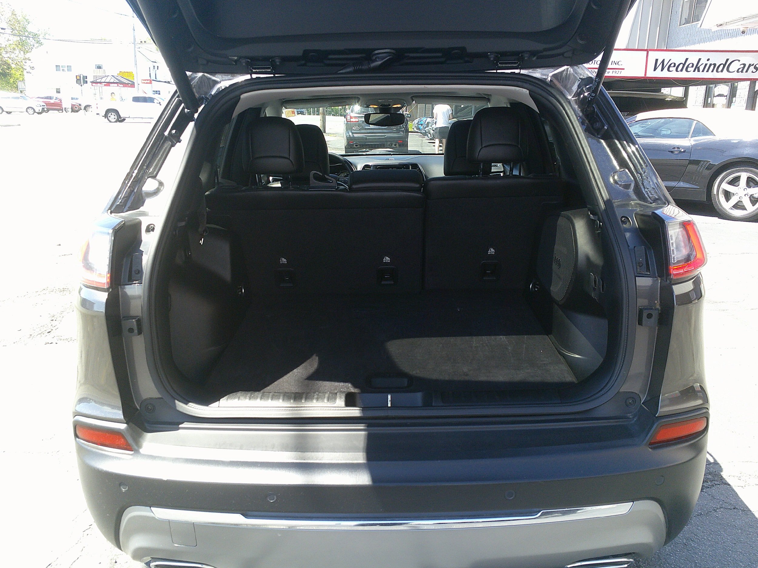 Used 2021 Jeep Cherokee Limited AWD/4WD image 31