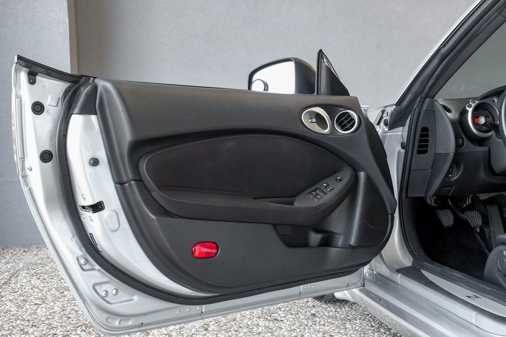 Used 2020 Nissan 370Z Coupe image 33