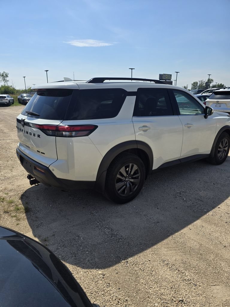 Used 2022 Nissan Pathfinder SV w/ SV Black Package AWD/4WD image 4