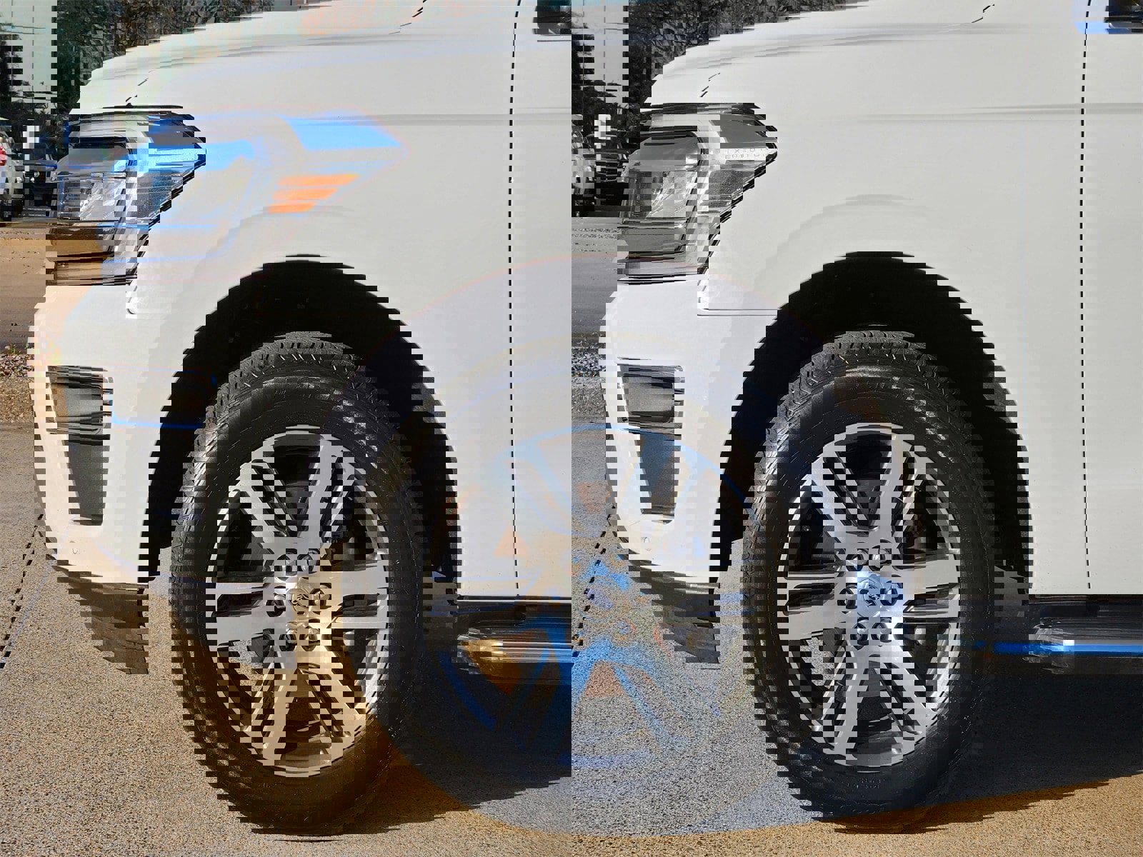 Used 2023 Ford Expedition Limited image 8