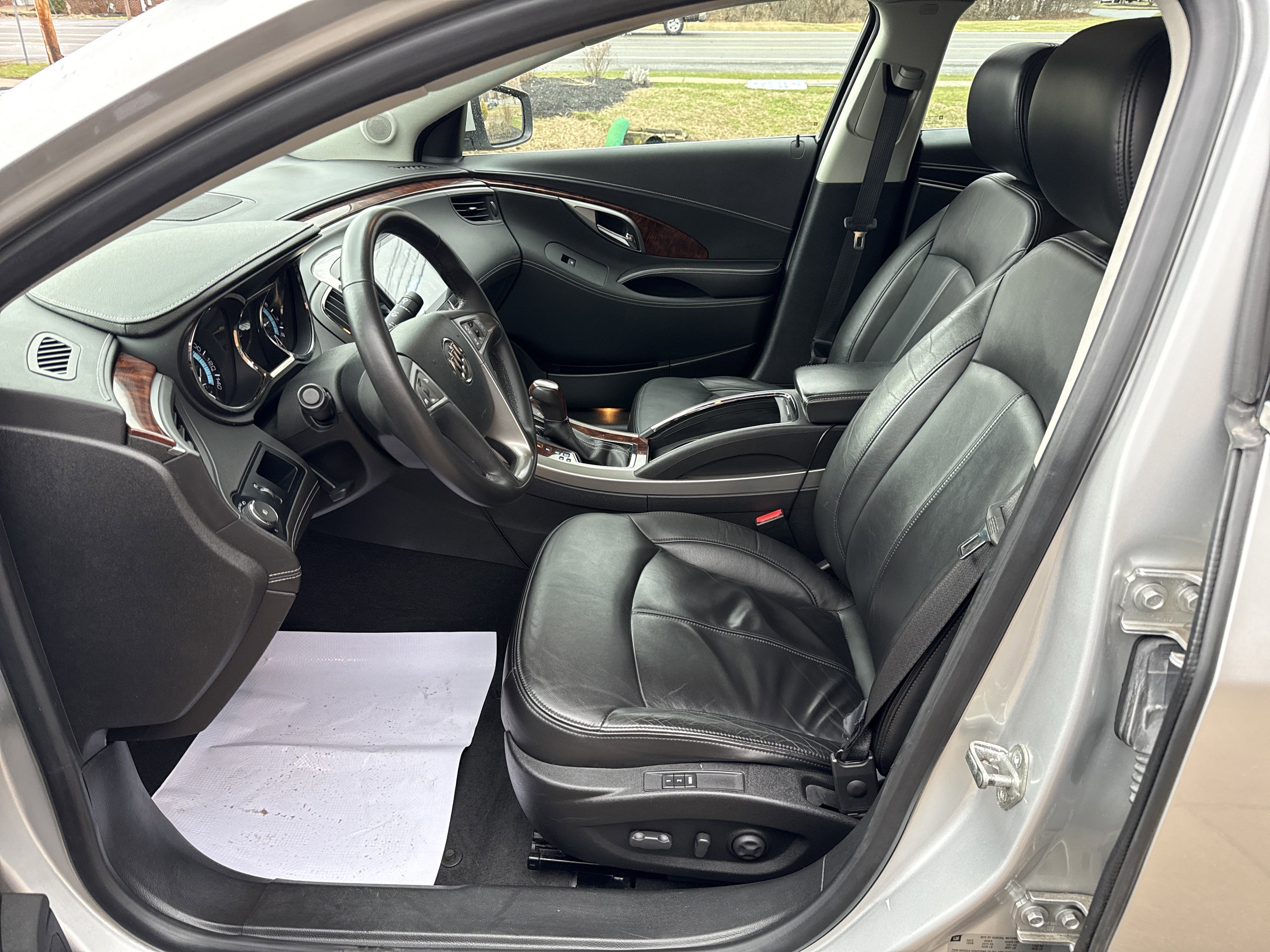 Used 2010 Buick LaCrosse CXL image 12