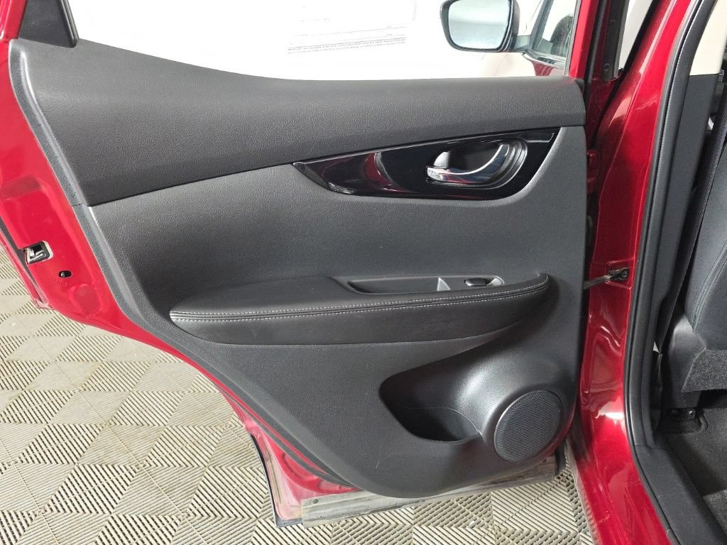 Used 2021 Nissan Rogue Sport SV AWD/4WD image 32