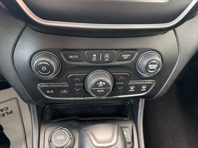Used 2020 Jeep Cherokee Latitude Lux w/ Comfort/Convenience Group AWD/4WD image 21