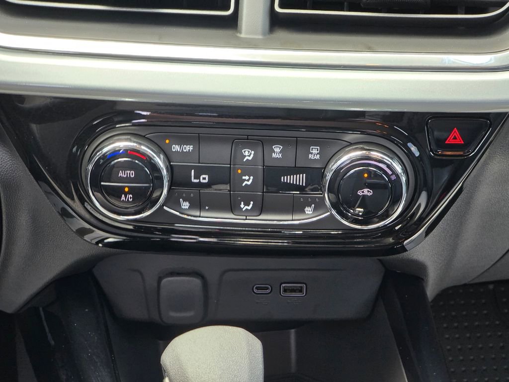 Used 2024 Chevrolet Trax LT w/ Driver Confidence Package FWD image 17