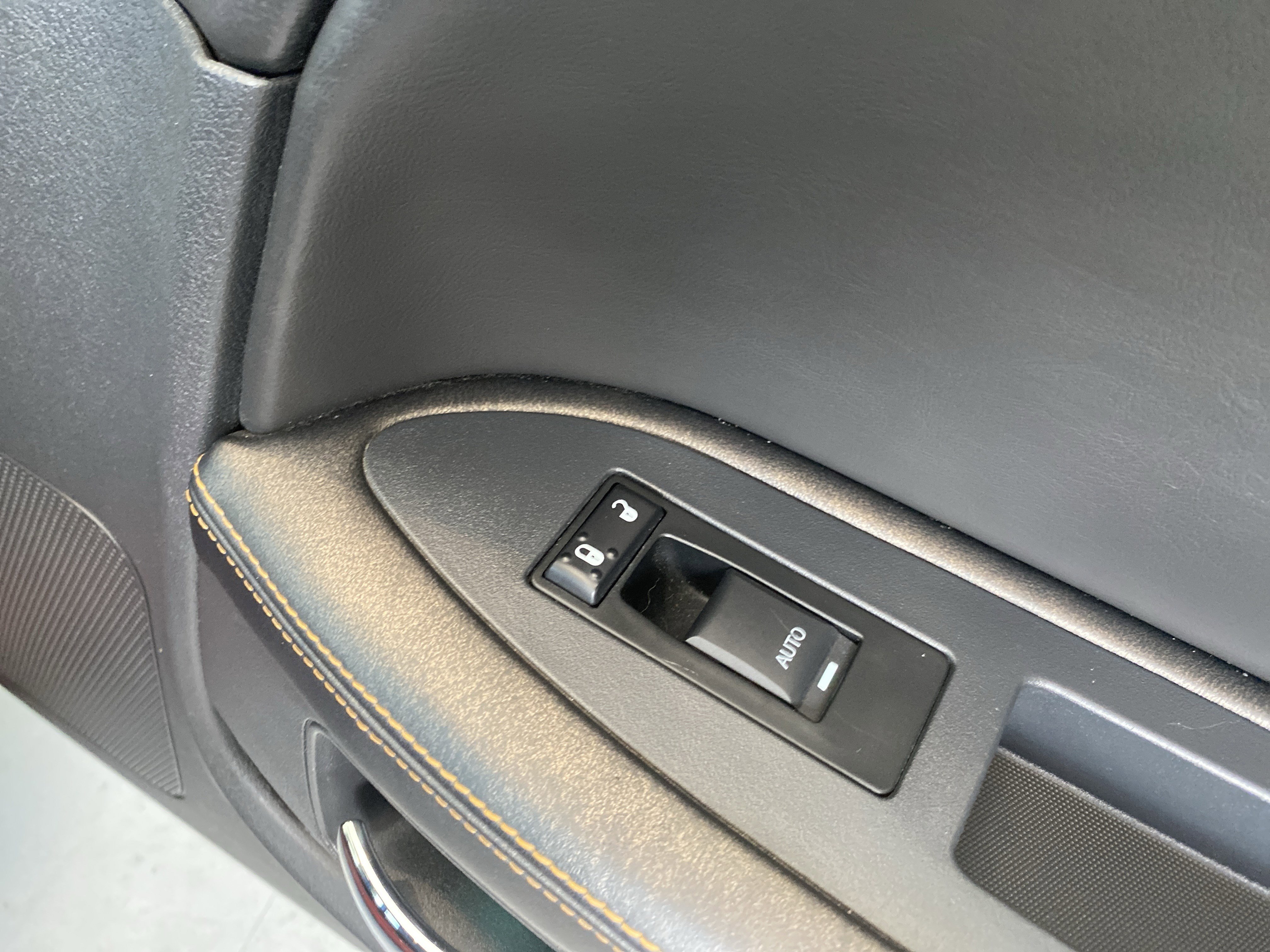 Used 2014 Dodge Challenger R/T image 25