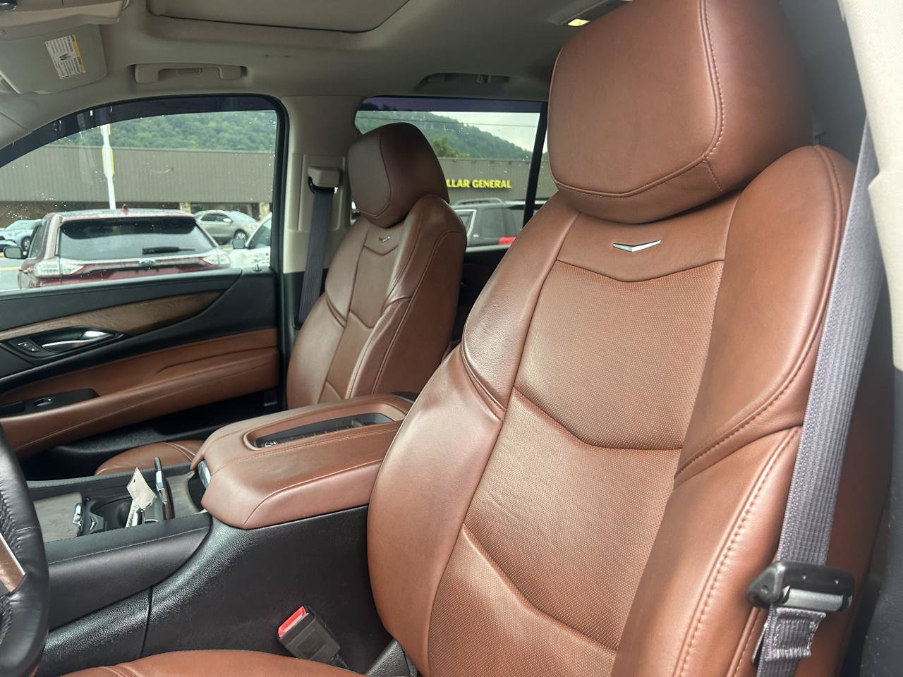 Used 2016 Cadillac Escalade Luxury AWD/4WD image 14