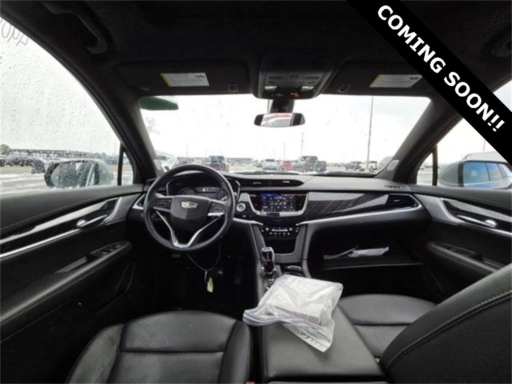 Used 2025 Cadillac XT6 Premium Luxury image 10