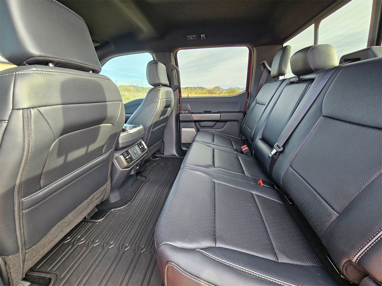 New 2025 Ford F150 Lariat w/ Equipment Group 501A Mid image 22