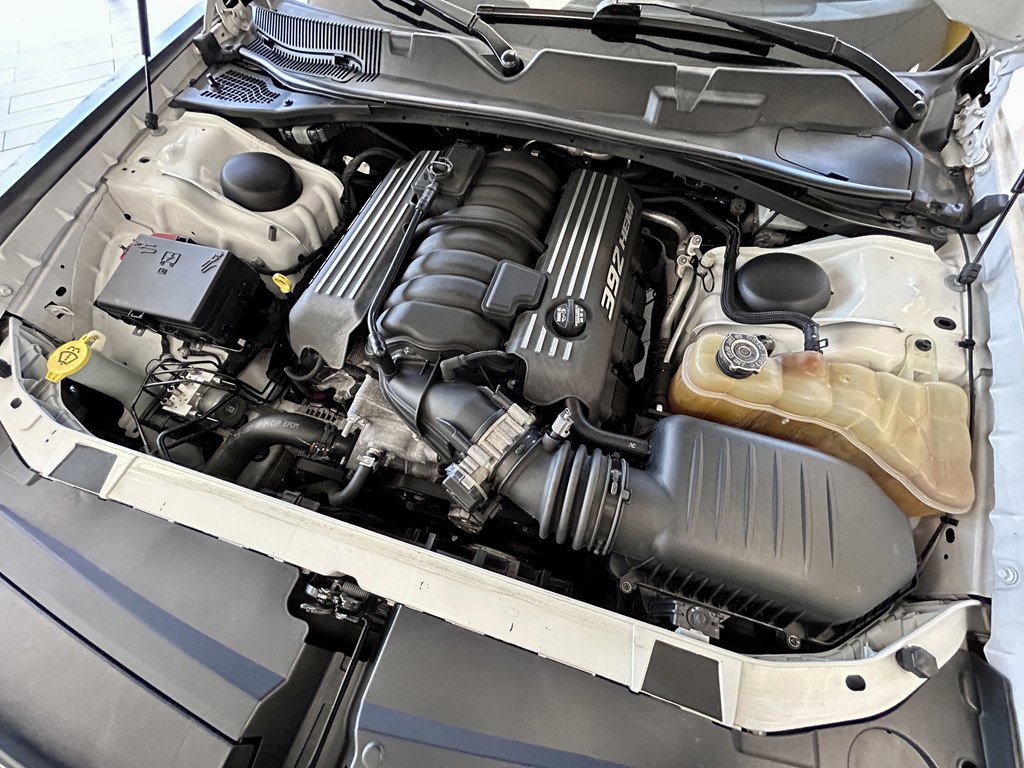Used 2016 Dodge Challenger SRT RWD image 18