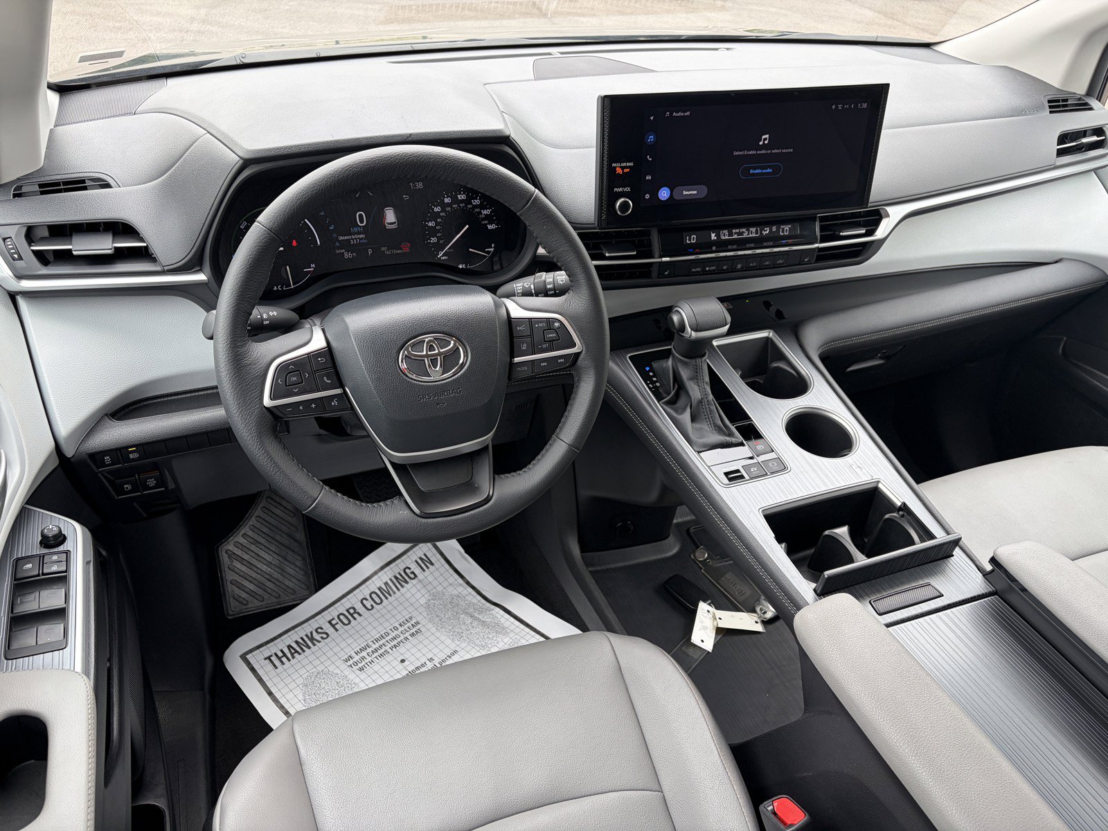 Used 2026 Toyota Sienna XLE FWD image 11