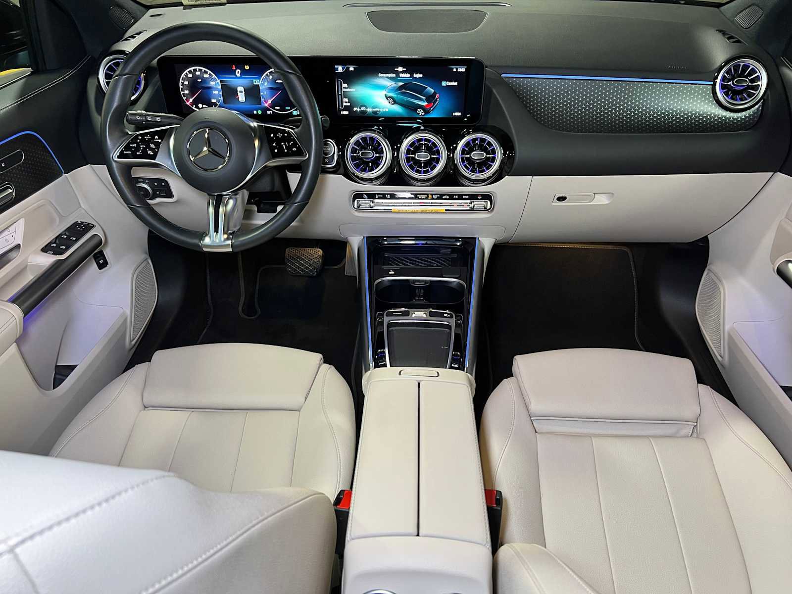 Used 2025 Mercedes-Benz GLA 250 4MATIC image 37