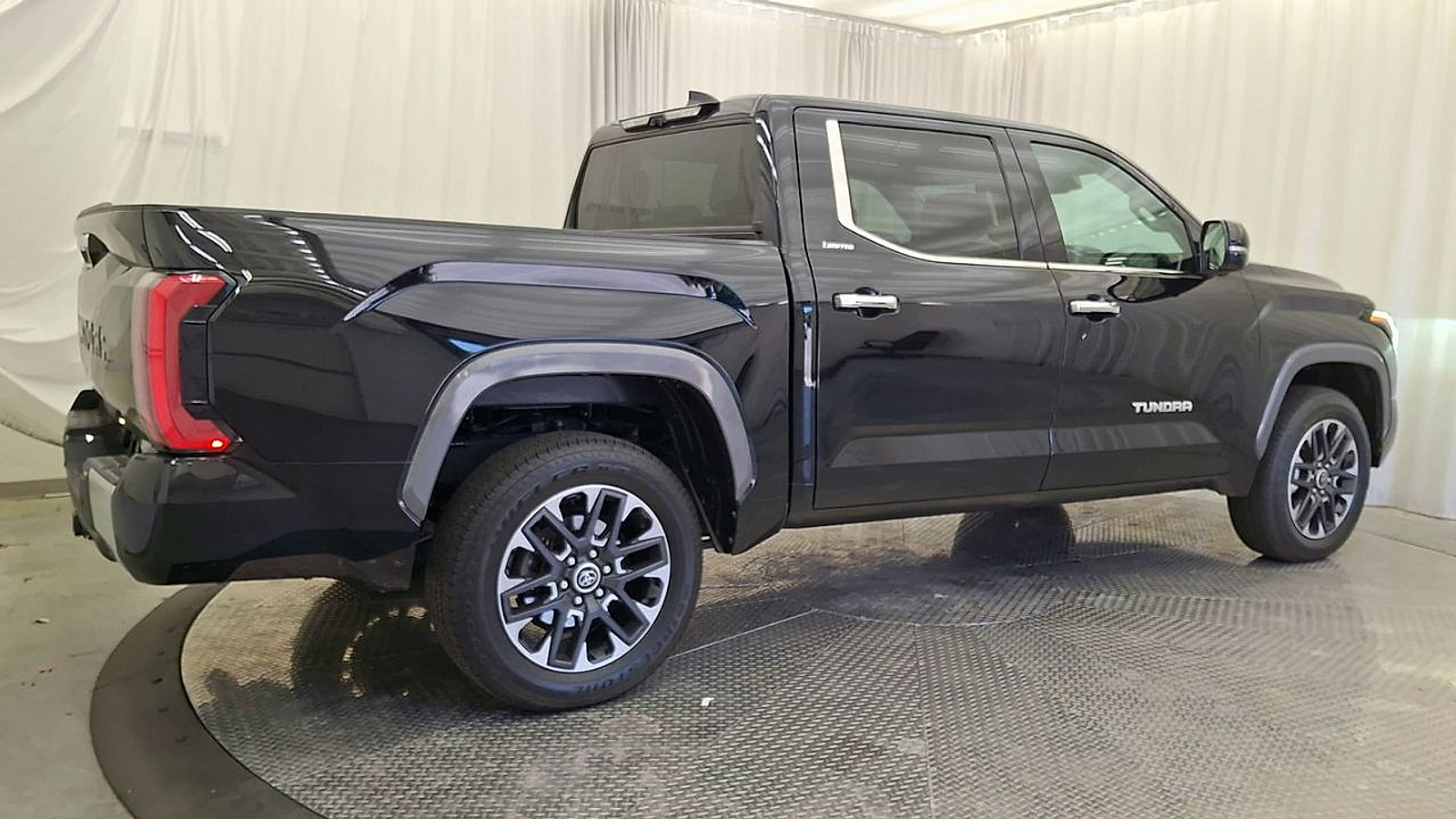 Used 2023 Toyota Tundra Limited AWD/4WD image 3