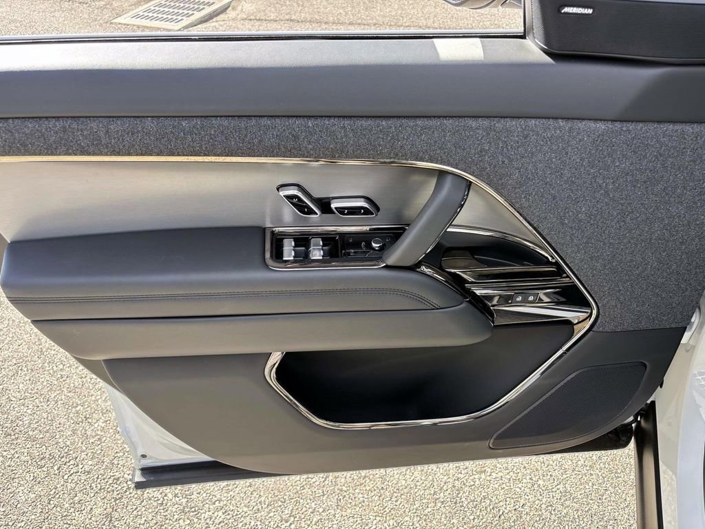 Certified 2025 Land Rover Range Rover Sport image 11