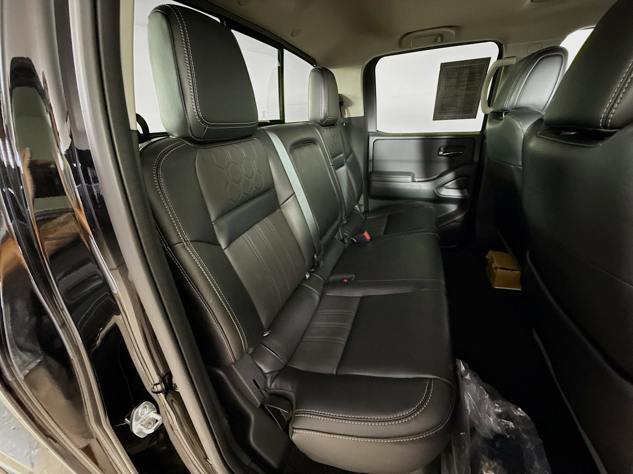 Used 2024 Nissan Frontier SL w/ Technology Package image 34