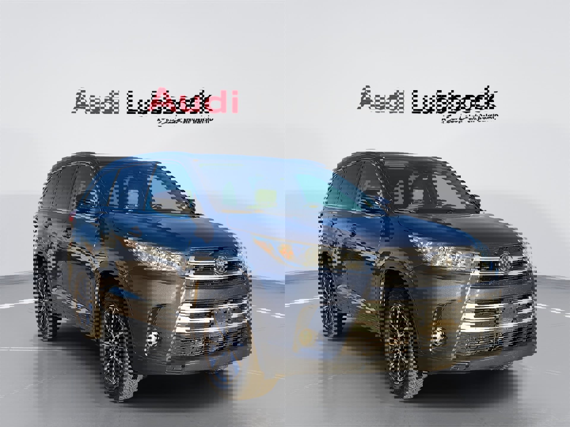 Used 2018 Toyota Highlander XLE image 1