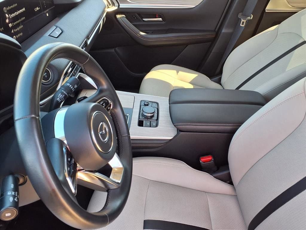 Used 2025 MAZDA CX-70 Plug-In Hybrid w/ Premium Pkg image 17