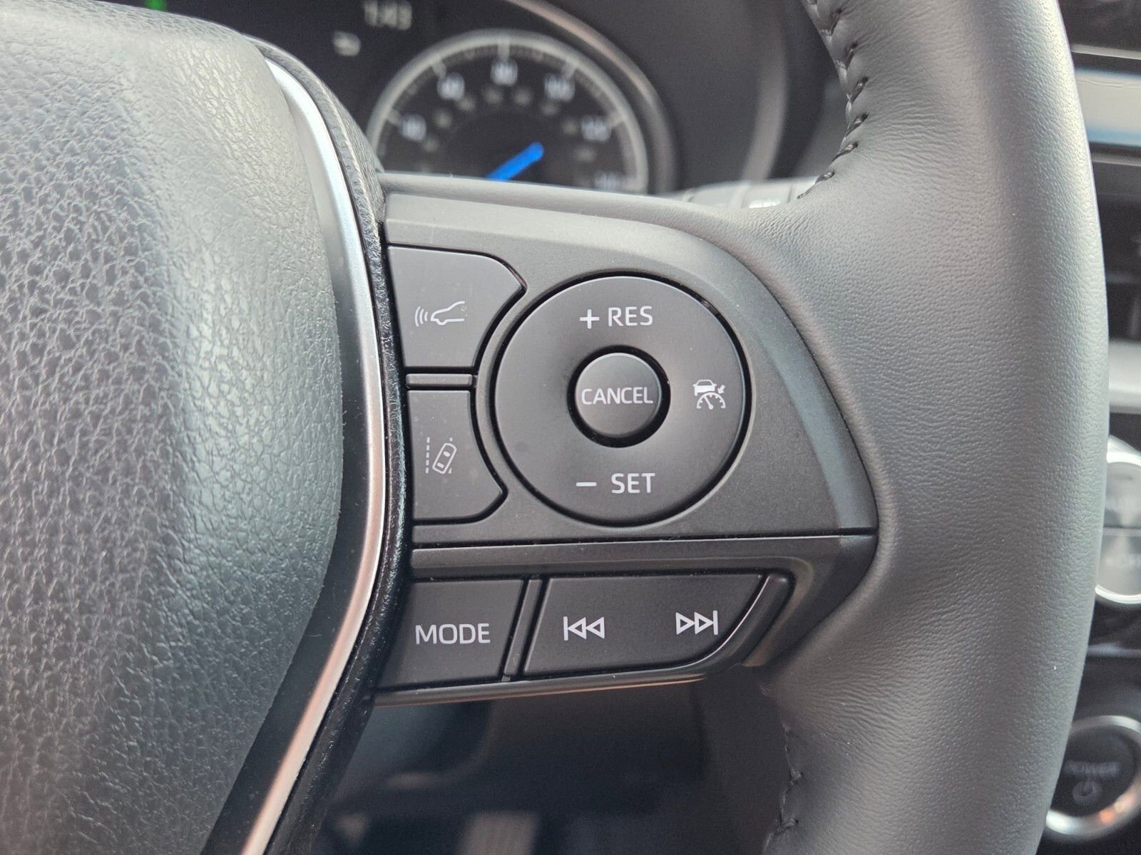 Used 2024 Toyota Venza LE image 27