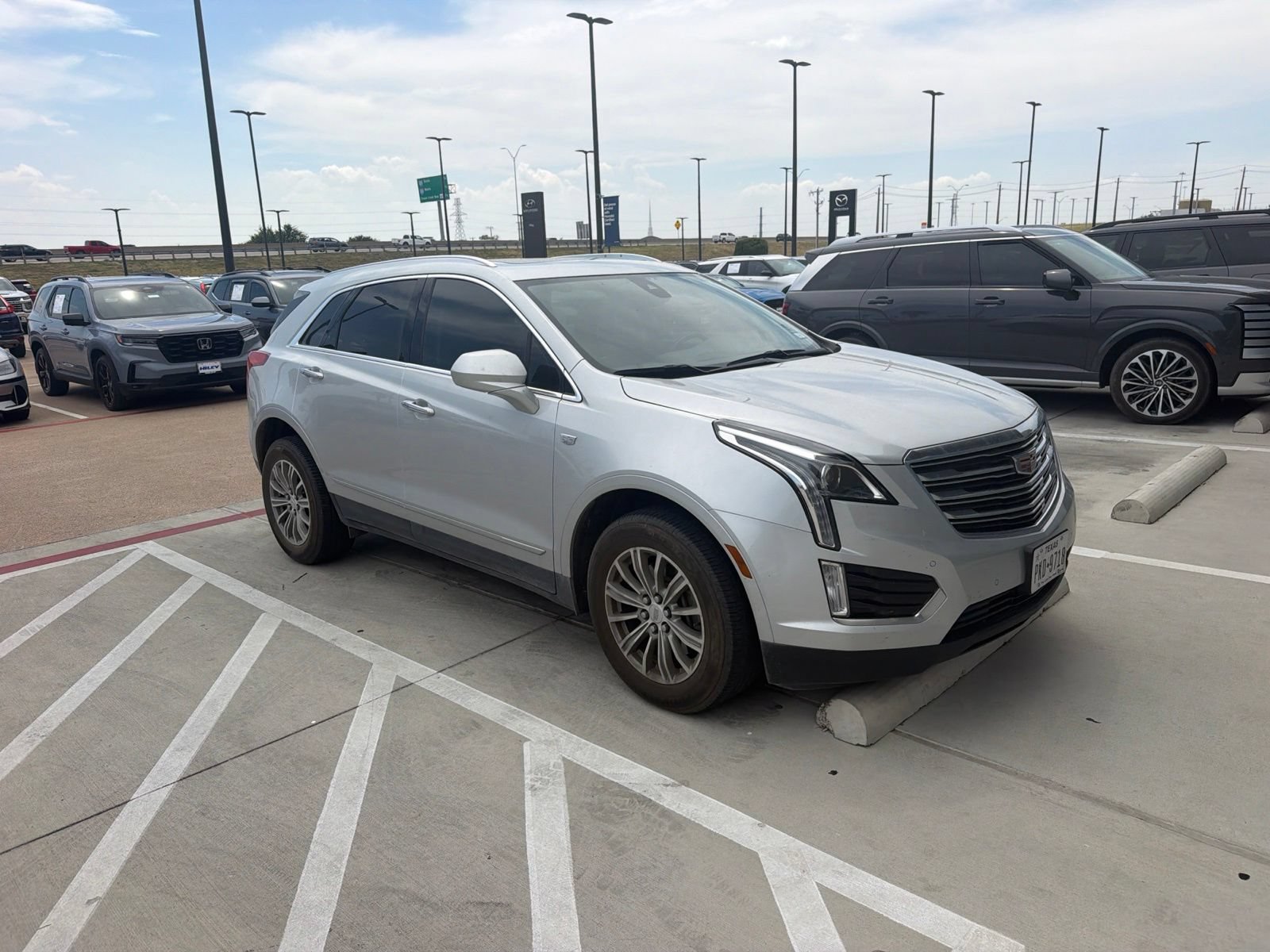 Used 2018 Cadillac XT5 Luxury w/ Driver Awareness Package FWD image 4