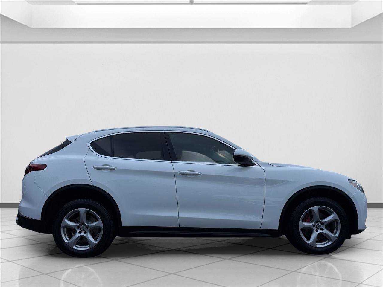 Used 2019 Alfa Romeo Stelvio AWD image 6
