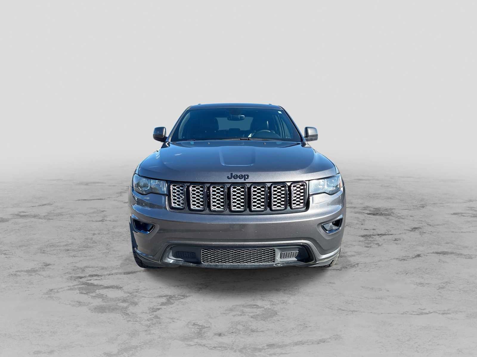Used 2018 Jeep Grand Cherokee Altitude AWD/4WD image 3