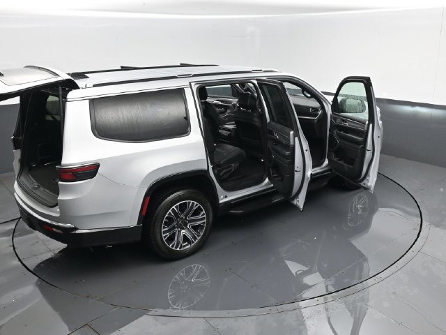 Used 2025 Jeep Wagoneer Series II AWD/4WD image 32