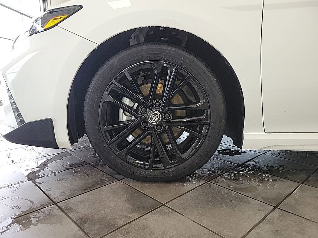 Used 2025 Toyota Camry SE image 15
