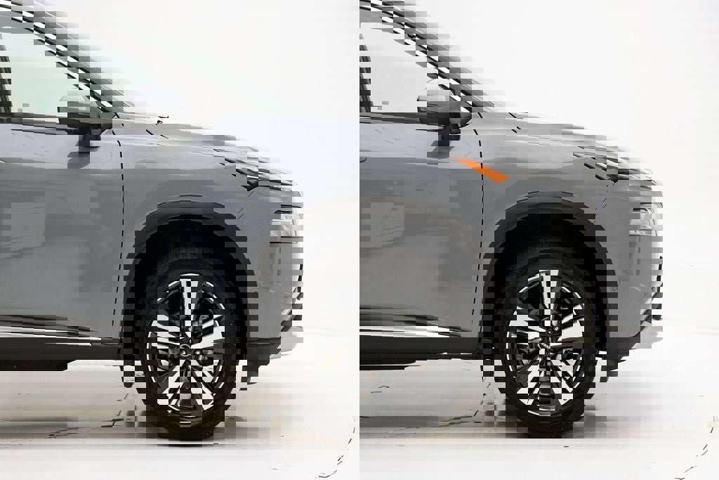 Used 2023 Nissan Rogue Platinum w/ Platinum Premium Package image 4