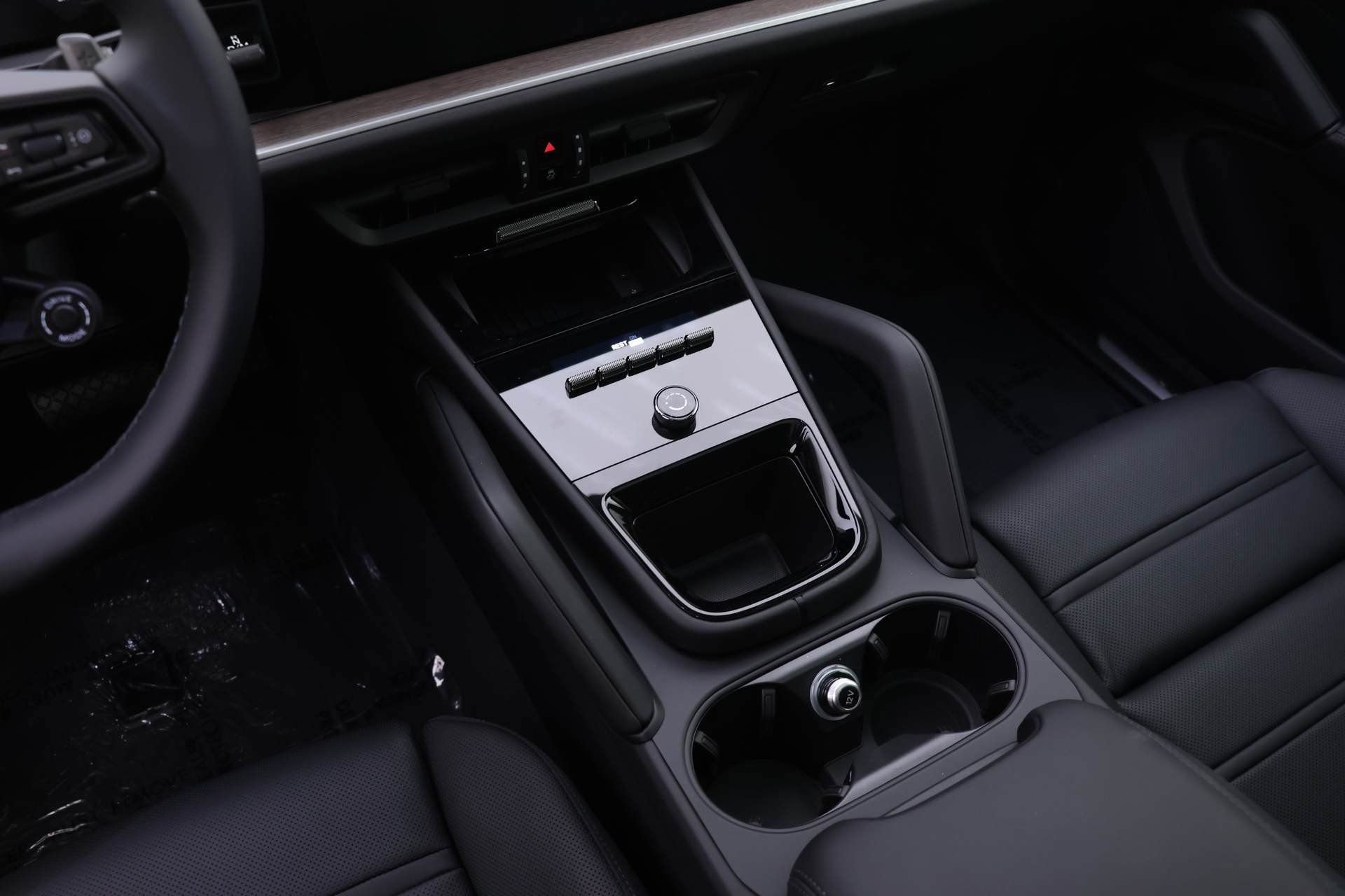 Used 2024 Porsche Cayenne Coupe image 16