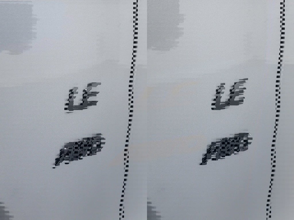 Certified 2022 Toyota Corolla Cross LE image 10