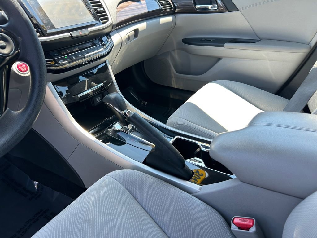 Used 2017 Honda Accord EX image 10