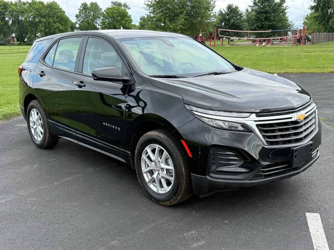 Used 2024 Chevrolet Equinox LS AWD/4WD image 3