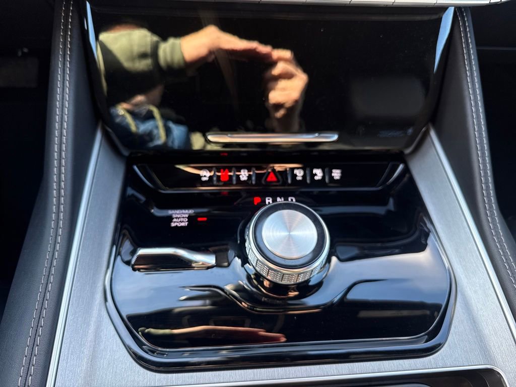 New 2026 Jeep Grand Wagoneer L 4WD w/ Premium Group I image 21