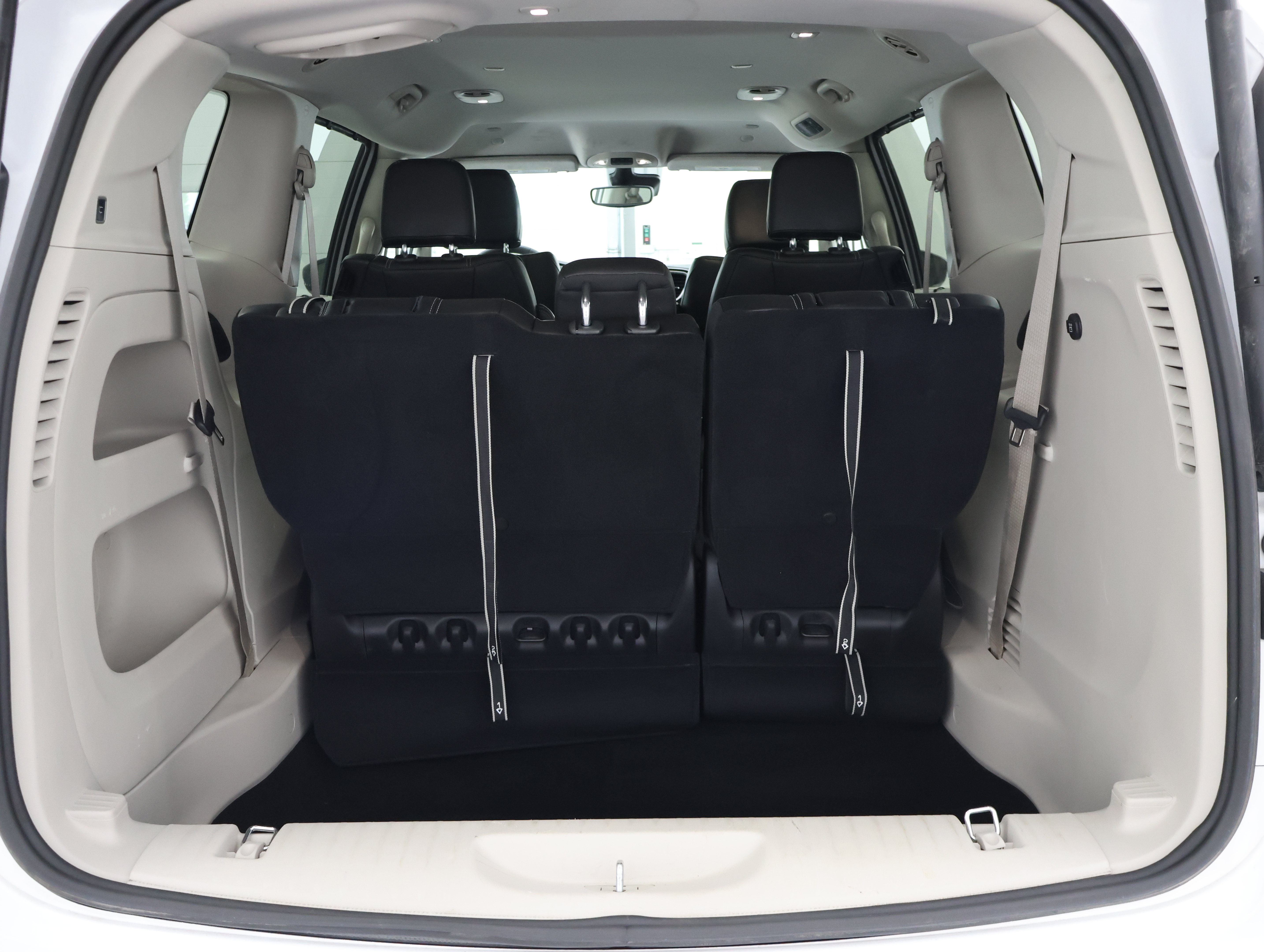 Used 2024 Chrysler Pacifica Touring-L FWD image 27