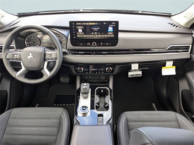 New 2025 Mitsubishi Outlander SE image 13