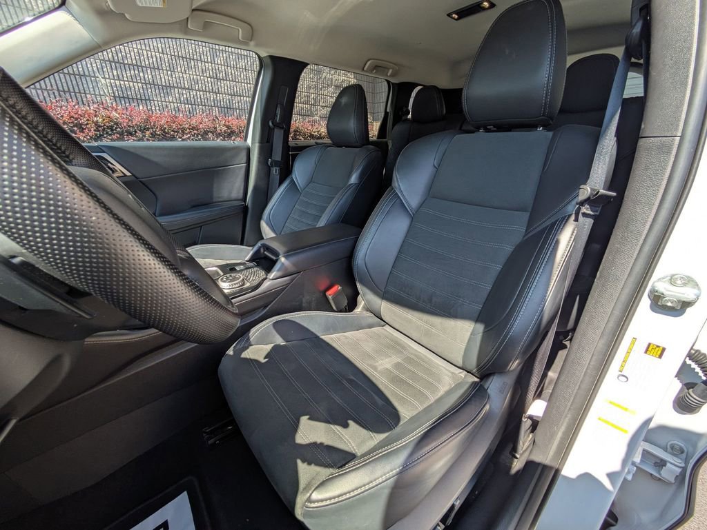 Used 2025 Mitsubishi Outlander SE AWD/4WD image 25